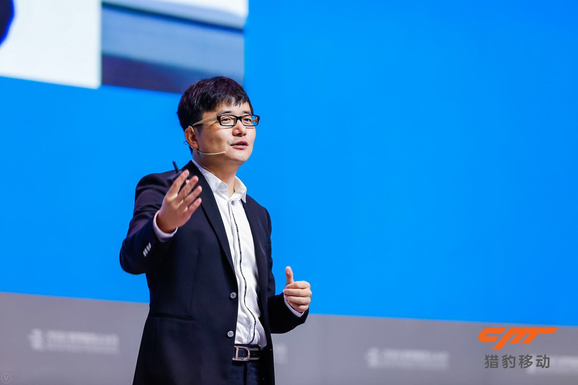 獵豹移動傅盛出席世界機器人大會 暢談?wù)嬗杏脵C器人助力中國服務(wù)業(yè)升級